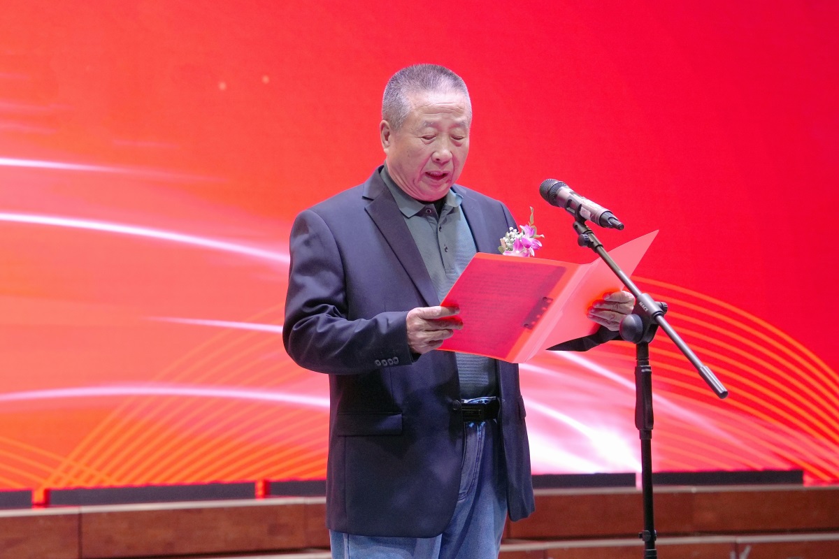 00董事長(zhǎng)致辭.JPG 00董事長(zhǎng)致辭.JPG